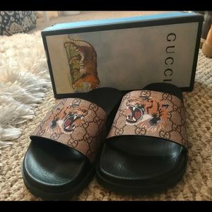 Gucci tiger slides size 40